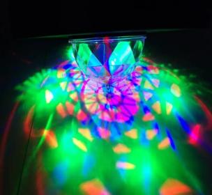 Projecteur jeux de lumiere RGB Laser rotatif  6en1 effets Stroboscope